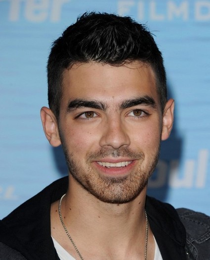 Joe+Jonas+Soul+Surfer+Premiere+NWMjgkS2GXWl