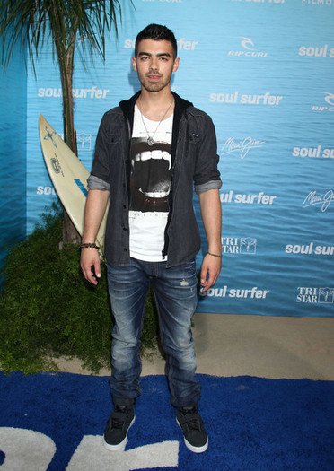 Joe+Jonas+Soul+Surfer+Los+Angeles+Premiere+6k36B1Q729Jl - Soul Surfer Los Angeles Premiere - Arrivals
