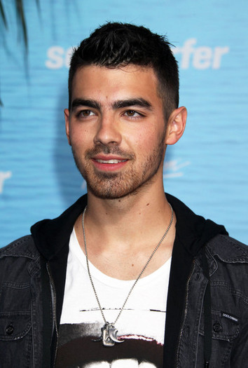 Joe+Jonas+Soul+Surfer+Los+Angeles+Premiere+uogYnqL9doRl - Soul Surfer Los Angeles Premiere - Arrivals