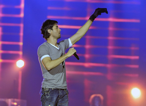 Enrique+Iglesias+Enrique+Iglesias+Performs+XivoK24GO4Fl - ENRIQUE IGLESIAS