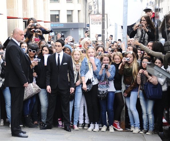 Justin+Bieber+Fans+Wait+Justin+Bieber+fCHhSocQ28Tl