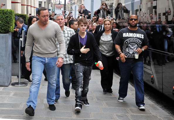 Justin+Bieber+Justin+Bieber+Leaves+Hotel+gFZuejrAikIl