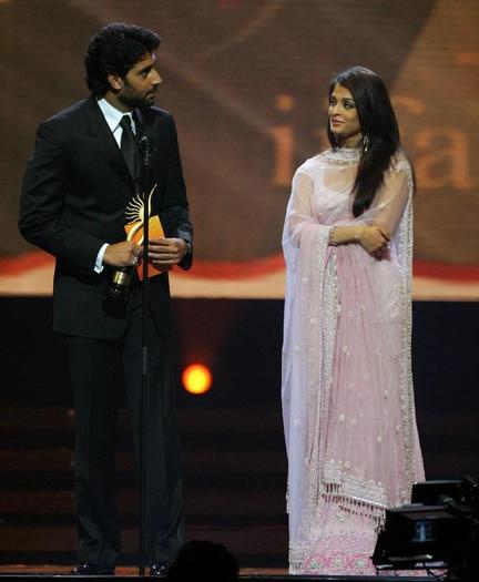 aishwaryarai12386687294 - poze cu superba Aishwarya Ray
