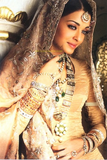 umrao03-v - poze cu superba Aishwarya Ray
