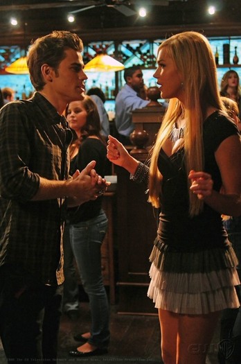 stefan-paul-wesley-in-compagnia-di-lexie-arielle-kebbel-nell-episodio-the-turning-point-di-the-vampi