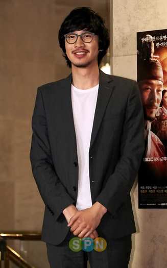 Lee Kwang Soo (Young Dal) - Dong Yi  celebration party  000