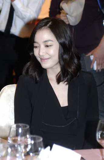 Lee So Yeon (Jang Hee Bin) - Dong Yi  celebration party  000