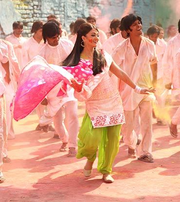 aishwaryaraiinactionrep (1) - poze cu superba Aishwarya Ray
