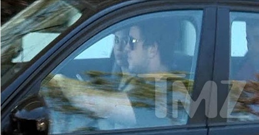  - x Out getting Coffee Bean with Liam Hemsworth - 31th March 2011