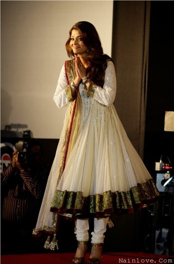 aishwaryarairobotmusicl - poze cu superba Aishwarya Ray