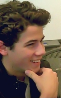 NickJJonas-3-nick-jonas-20640380-392-6152 - 4 PICS OF MAGICAL SMILE