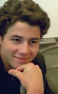 NickJJonas-3-nick-jonas-20640380-392-61523 - 4 PICS OF MAGICAL SMILE