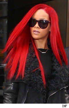 rihanna-sports-bright-red-hair-extensions-240bes111510 - rihanna par rosu