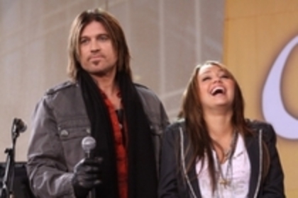 milz good 3 - X_x miley cyrus and billy ray cyrus at Good Morning America