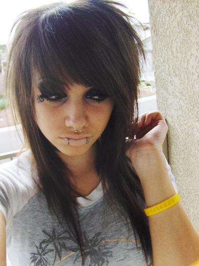 emo-hair-girl-long-girl-sad[1]