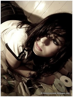 emo-sad-girl[1]