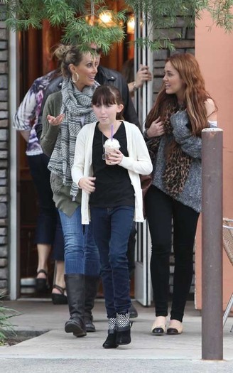 10 - At Coffee Bean in Los Angeles - March 27