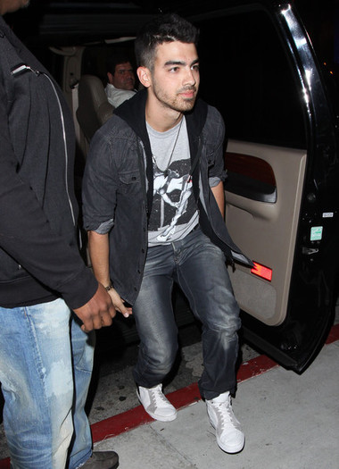 Joe+Jonas+Joe+Jonas+Arriving+Trousdale+Nightclub+2Hh7eK3yjY6l - Joe Jonas Arriving At The Trousdale Nightclub