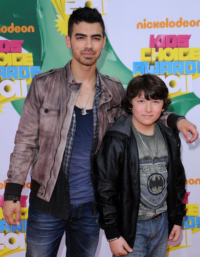 Joe+Jonas+Kids+Choice+Awards+2011+GL-OUoCQaafl - Kids Choice Awards 2011