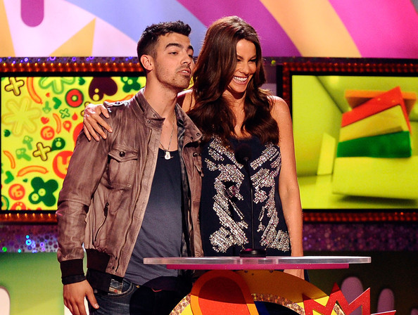 Joe+Jonas+Nickelodeon+24th+Annual+Kids+Choice+FC-yhGxnNn6l - FoR U JoE JoNaS 4