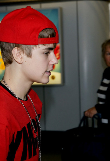 Justin+Bieber+Justin+Bieber+Berlin+Airport+nC4KPc3SH7_l