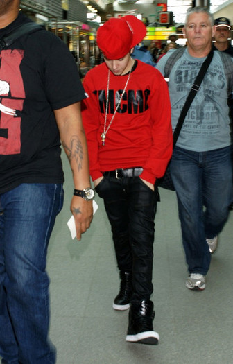 Justin+Bieber+Justin+Bieber+Berlin+Airport+TYq0Q2Ru8jSl