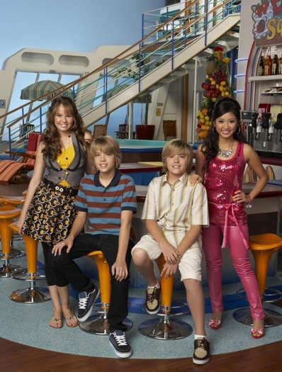 the-suite-life-of-zack-and-cody-925326l - 003 Zack and Cody Ce viata minunata pe punte 003