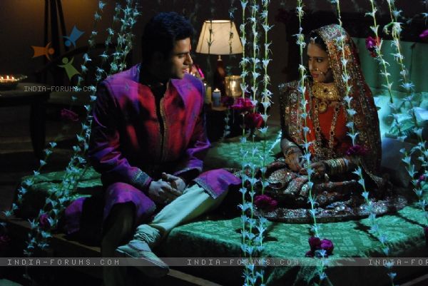 32624-ather-habib-and-pooja-joshi-in-yrkkh - Mai MULTE