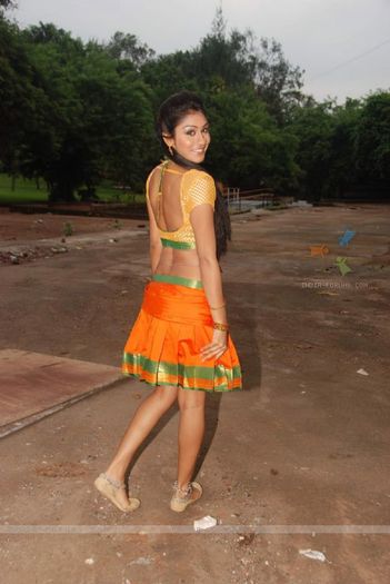 88419-heena-khan-shoots-for-music-video-quotgundur-mundur-waaquot-with - Mai MULTE