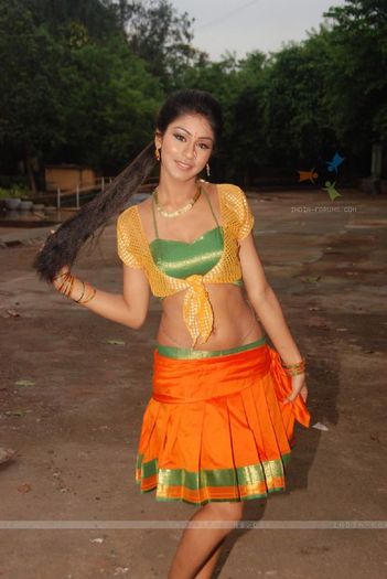 88420-heena-khan-shoots-for-music-video - Mai MULTE