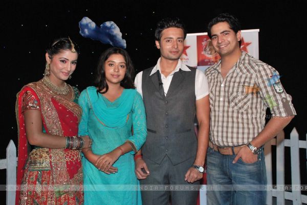 88769-celebs-at-star-plus-serial-chand-chupa-badal-mein-on-location-at - Mai MULTE