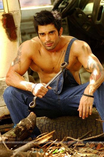 30195-karan-singh-grover - Mai MULTE