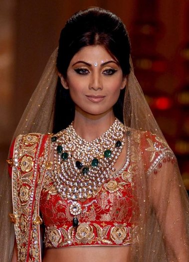 Shilpa-shetty-bridal-jewellery-India-couture-week