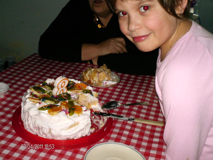 inca un tort primit de aniversare