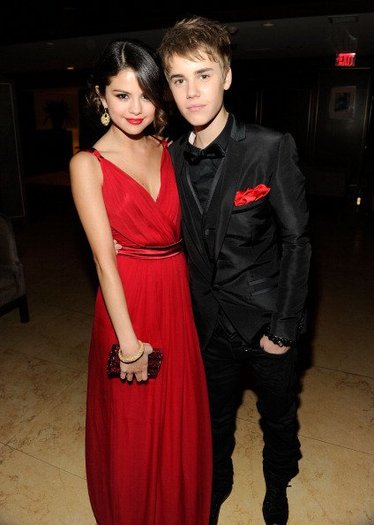 Selena Gomez si Justin Bieber - February 28th-2011 Vanity Fair Oscar Party