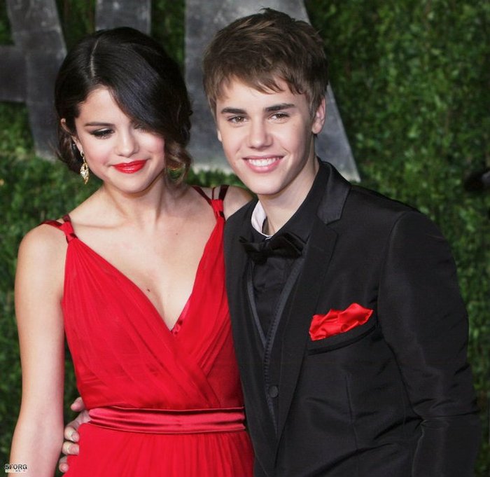 Selena Gomez si Justin Bieber - February 28th-2011 Vanity Fair Oscar Party