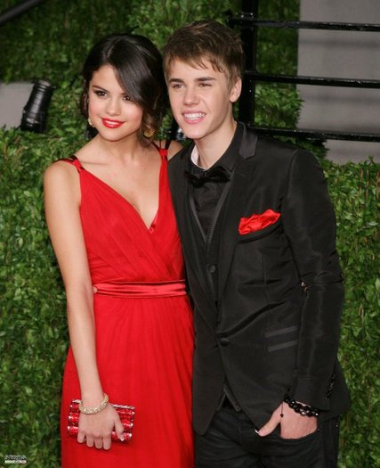 Selena Gomez si Justin Bieber - February 28th-2011 Vanity Fair Oscar Party