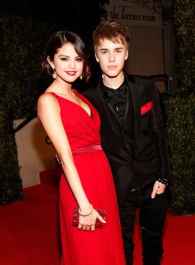 Selena Gomez si Justin Bieber - February 28th-2011 Vanity Fair Oscar Party