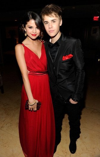 Selena Gomez si Justin Bieber - February 28th-2011 Vanity Fair Oscar Party