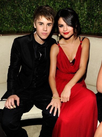 Selena Gomez si Justin Bieber - February 28th-2011 Vanity Fair Oscar Party