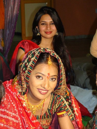 196803_199336226752430_100000281612430_671539_3891139_n