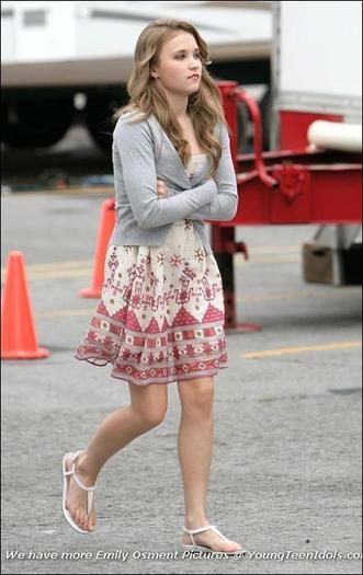 Emily_Osment_1262639365_1