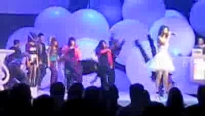 SELENA GOMEZ Performs Live with BELLA. ZENDAYA and Entire SHAKE IT UP Cast! 411
