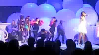 SELENA GOMEZ Performs Live with BELLA. ZENDAYA and Entire SHAKE IT UP Cast! 423