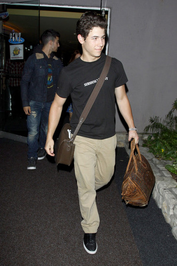 Joe+Jonas+Joe+Nick+Jonas+Leave+Pinz+Bowling+cwPVz6GUO3fl - Joe and Nick Jonas Leave the Pinz Bowling Alley