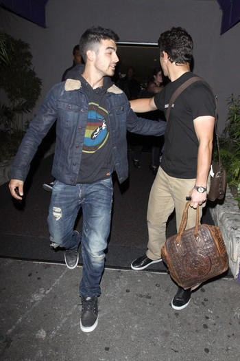 Joe+Jonas+Joe+Nick+Jonas+Leave+Pinz+Bowling+NN9ix-HSLRHl - Joe and Nick Jonas Leave the Pinz Bowling Alley