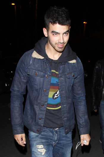 Joe+Jonas+Joe+Nick+Jonas+Leave+Pinz+Bowling+rGGpovuM3PHl - Joe and Nick Jonas Leave the Pinz Bowling Alley