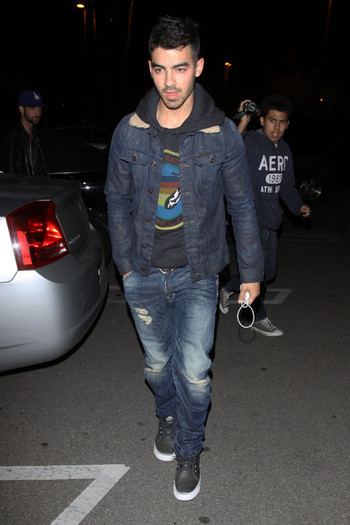 Joe+Jonas+Joe+Nick+Jonas+Leave+Pinz+Bowling+sXVmgyU5Zoal