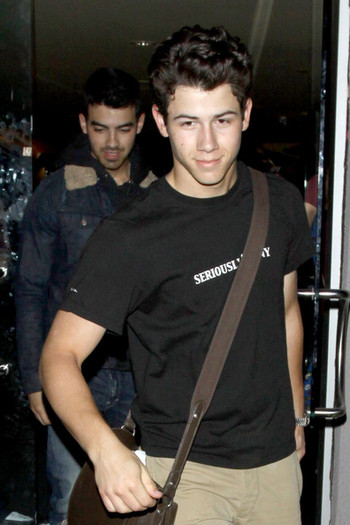 Joe+Jonas+Joe+Nick+Jonas+Leave+Pinz+Bowling+syyDosANbxOl