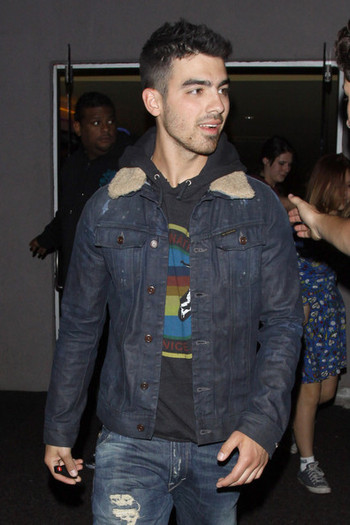 Joe+Jonas+Joe+Nick+Jonas+Leave+Pinz+Bowling+TjLe_Z-n3Ayl